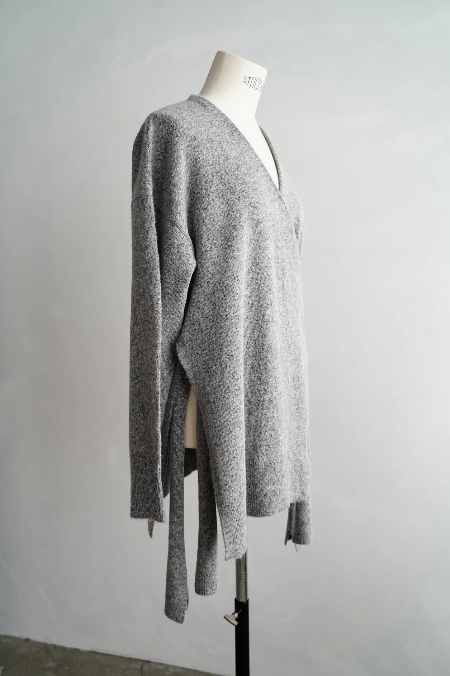 Cachecoeur Knit Cardigan / GRAY