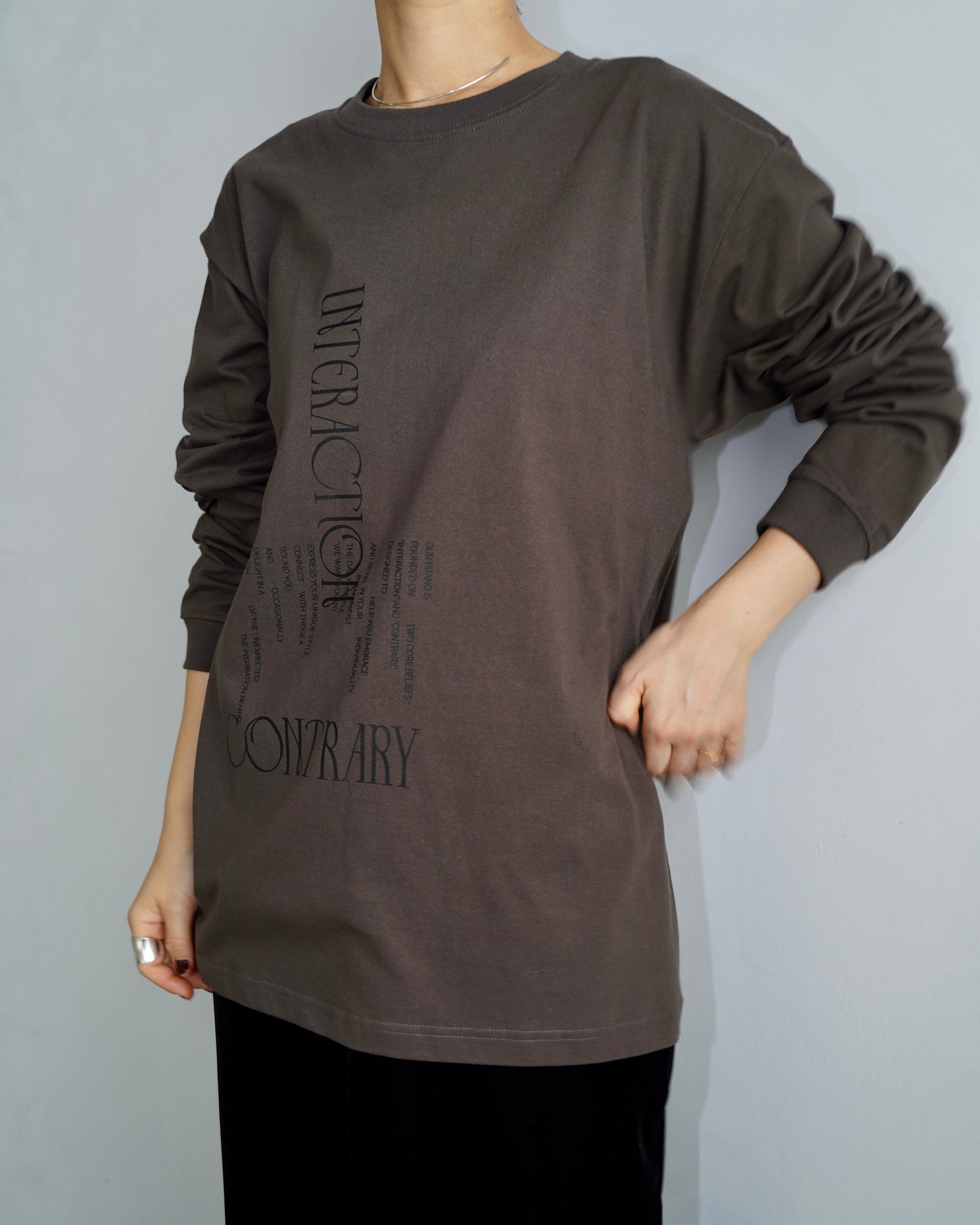 &her × Sayaka Maeda Tshirt / BROWN