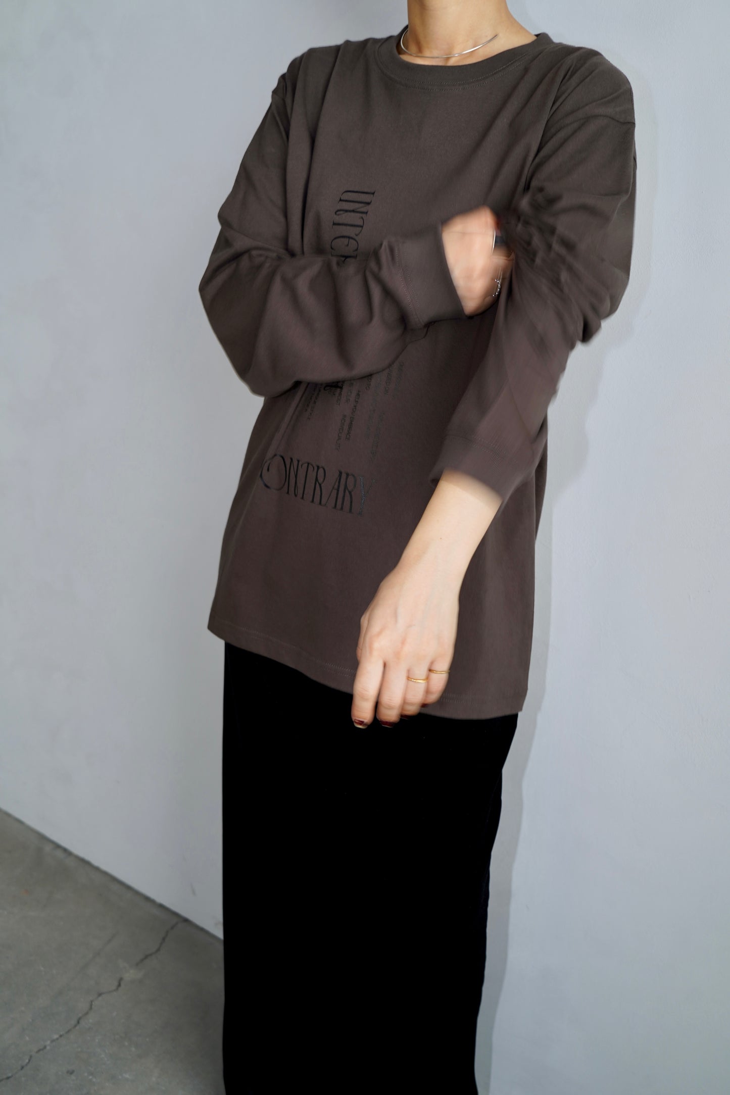 &her × Sayaka Maeda Tshirt / BROWN