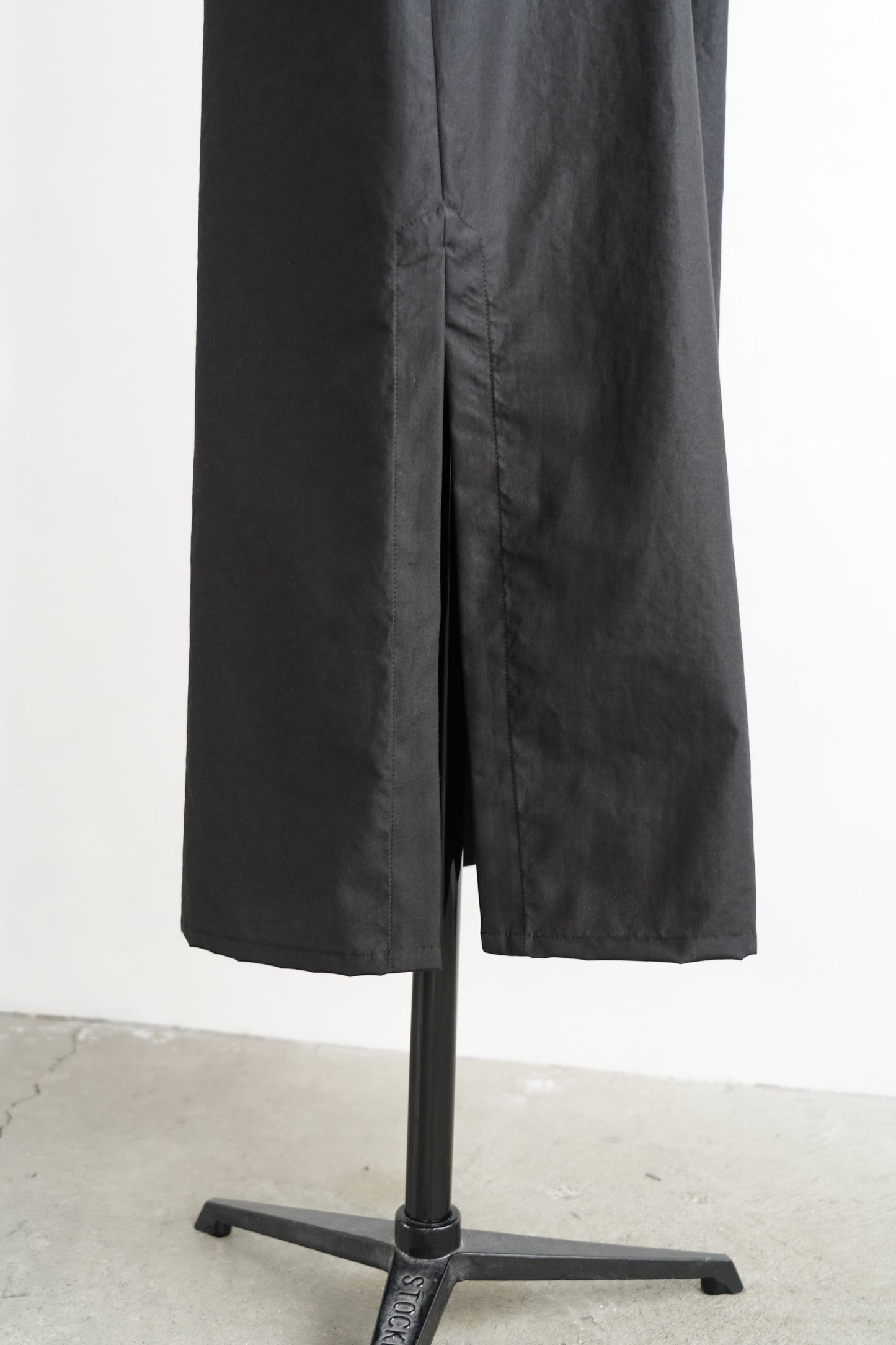 Backcut Dress / BLACK -5月25-31日発送-