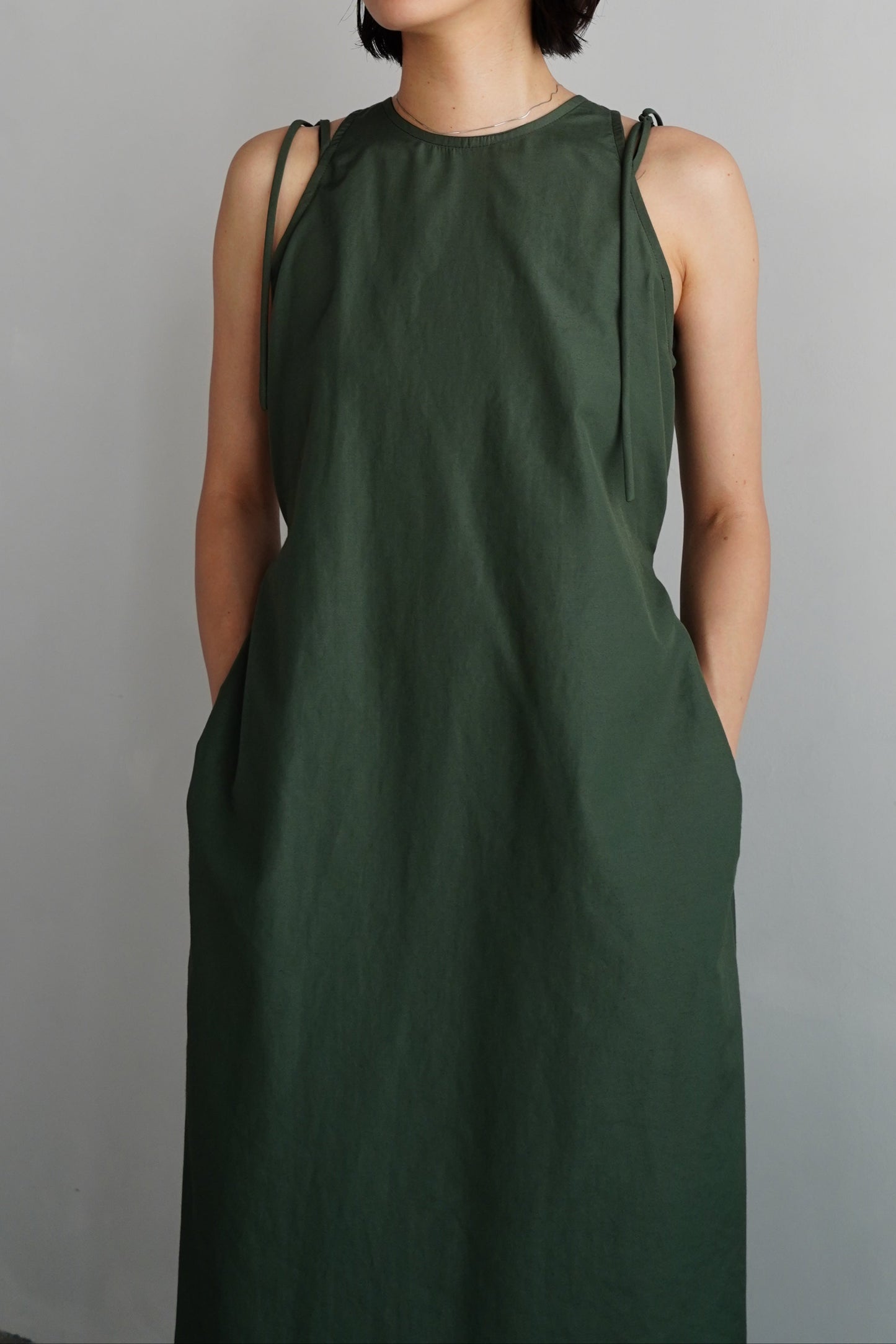 Backcut Dress / OLIVE