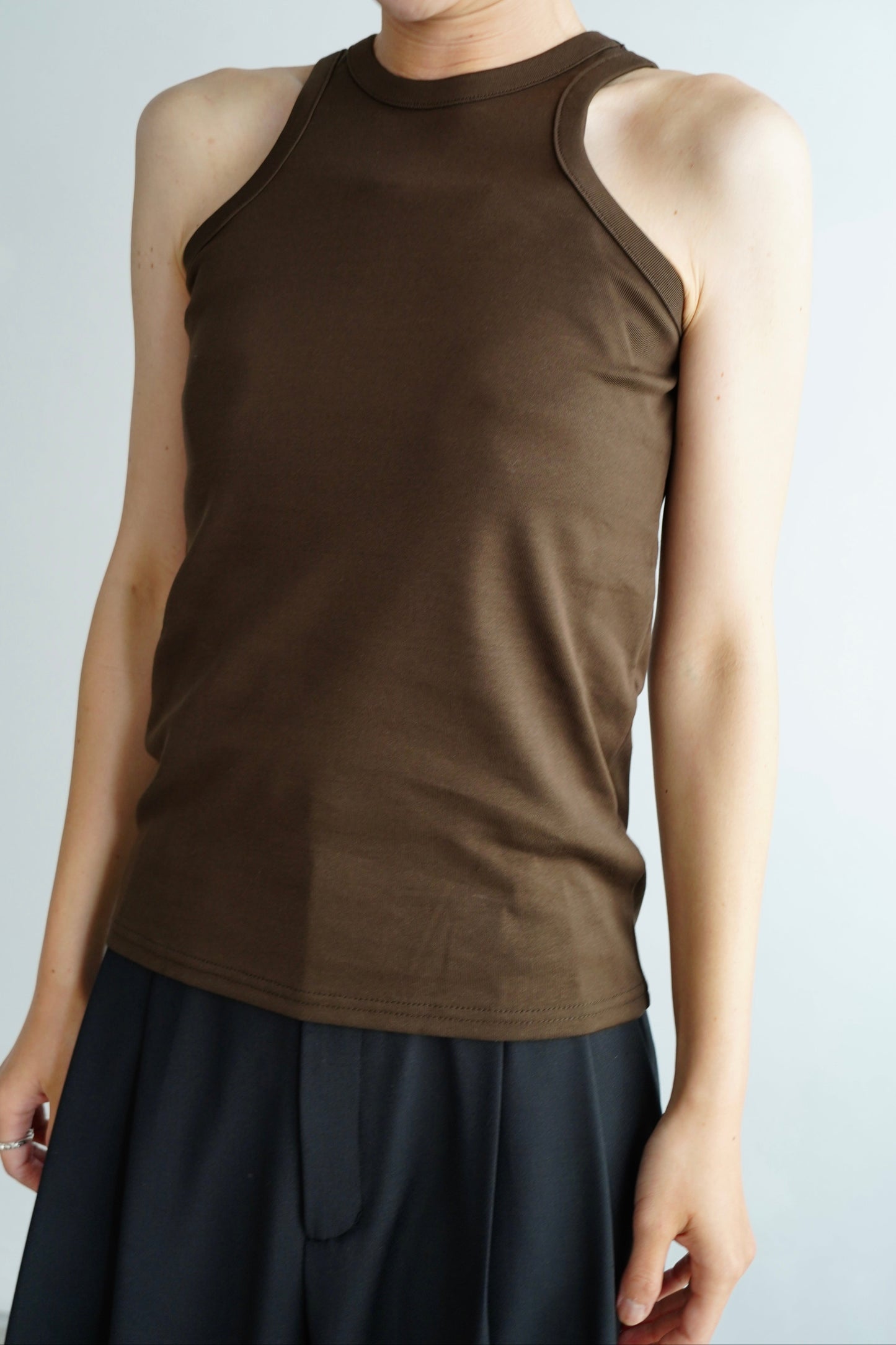 Sleek Tanktop / BROWN