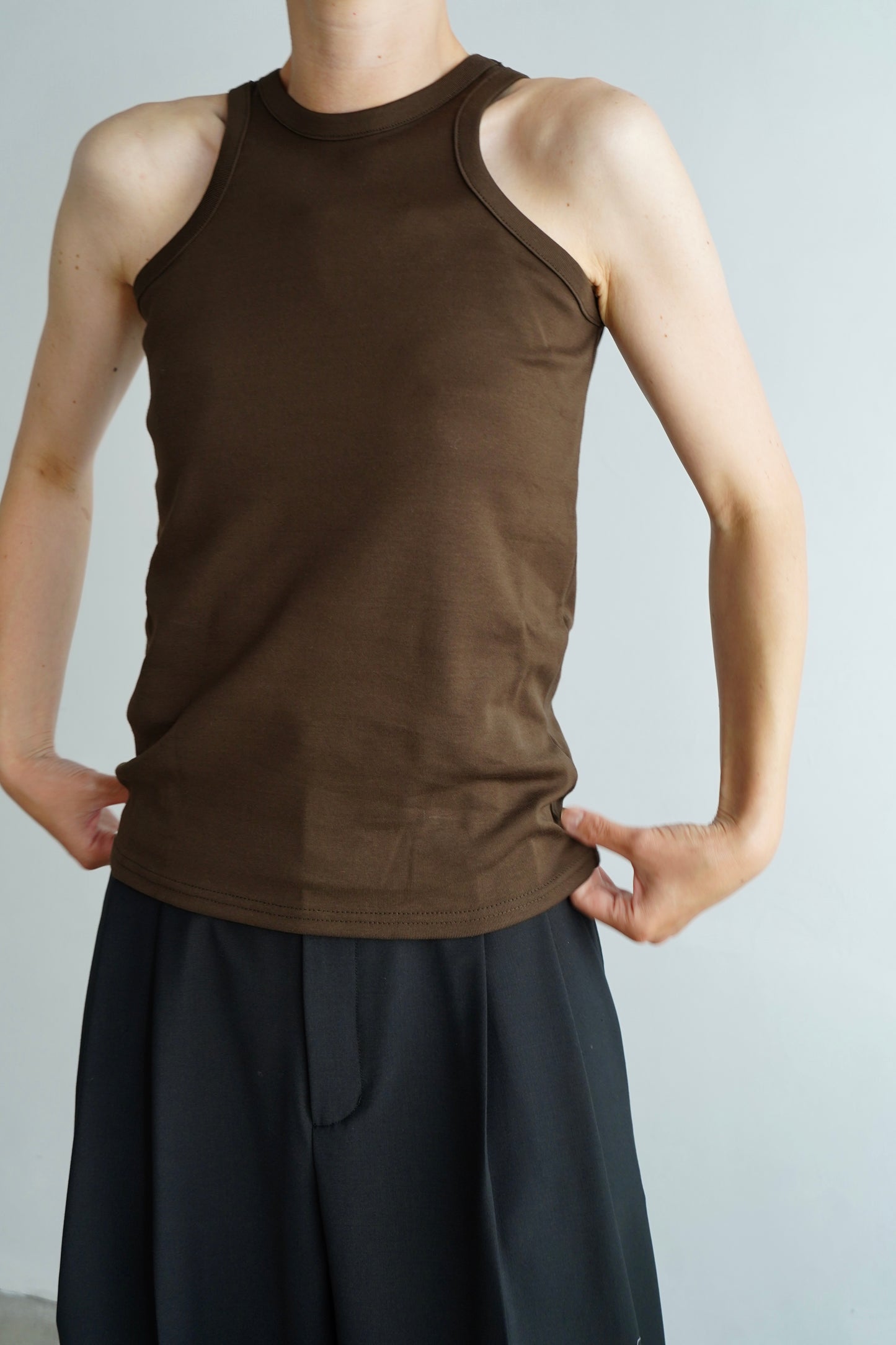 Sleek Tanktop / BROWN
