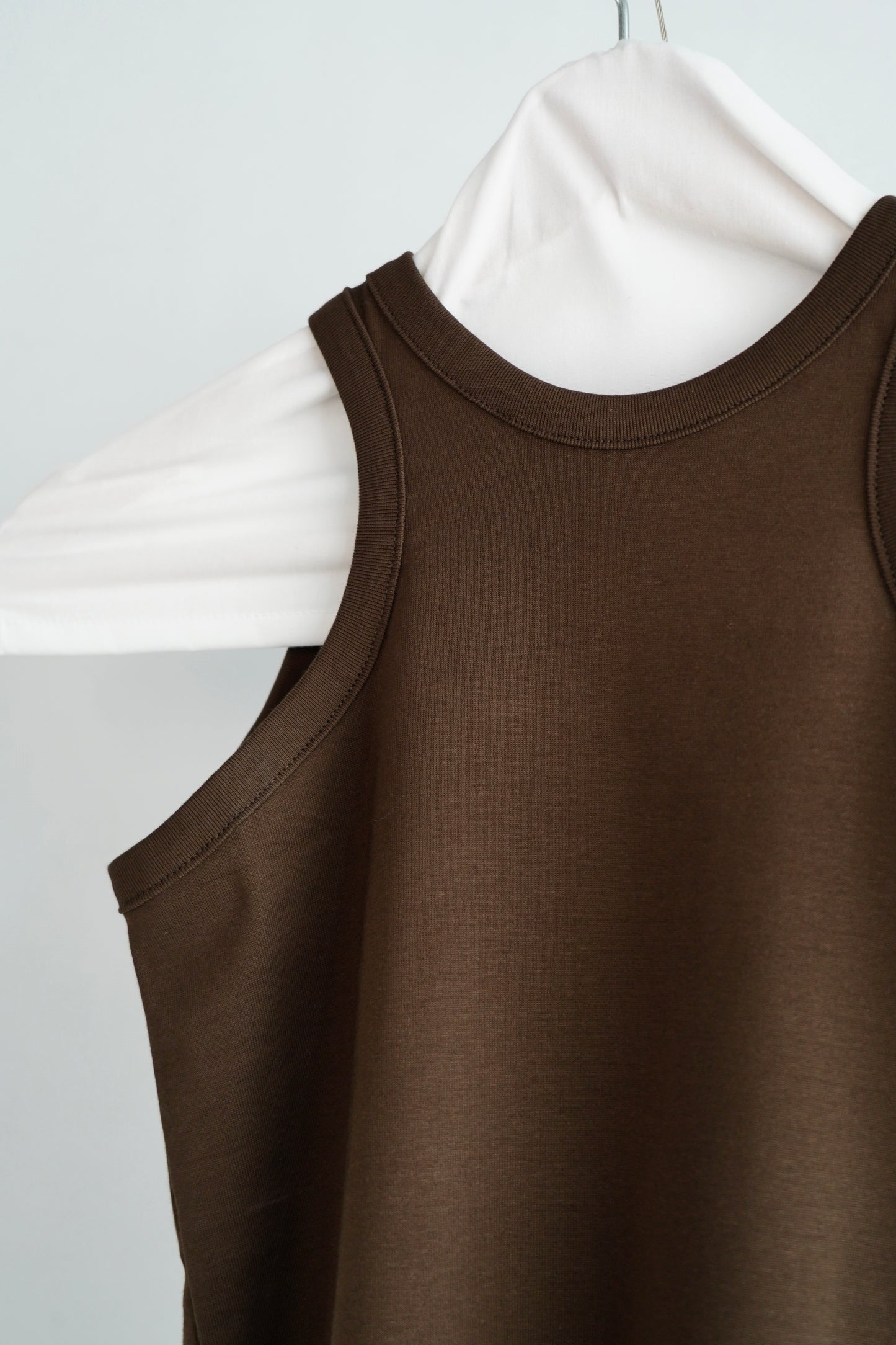 Sleek Tanktop / BROWN