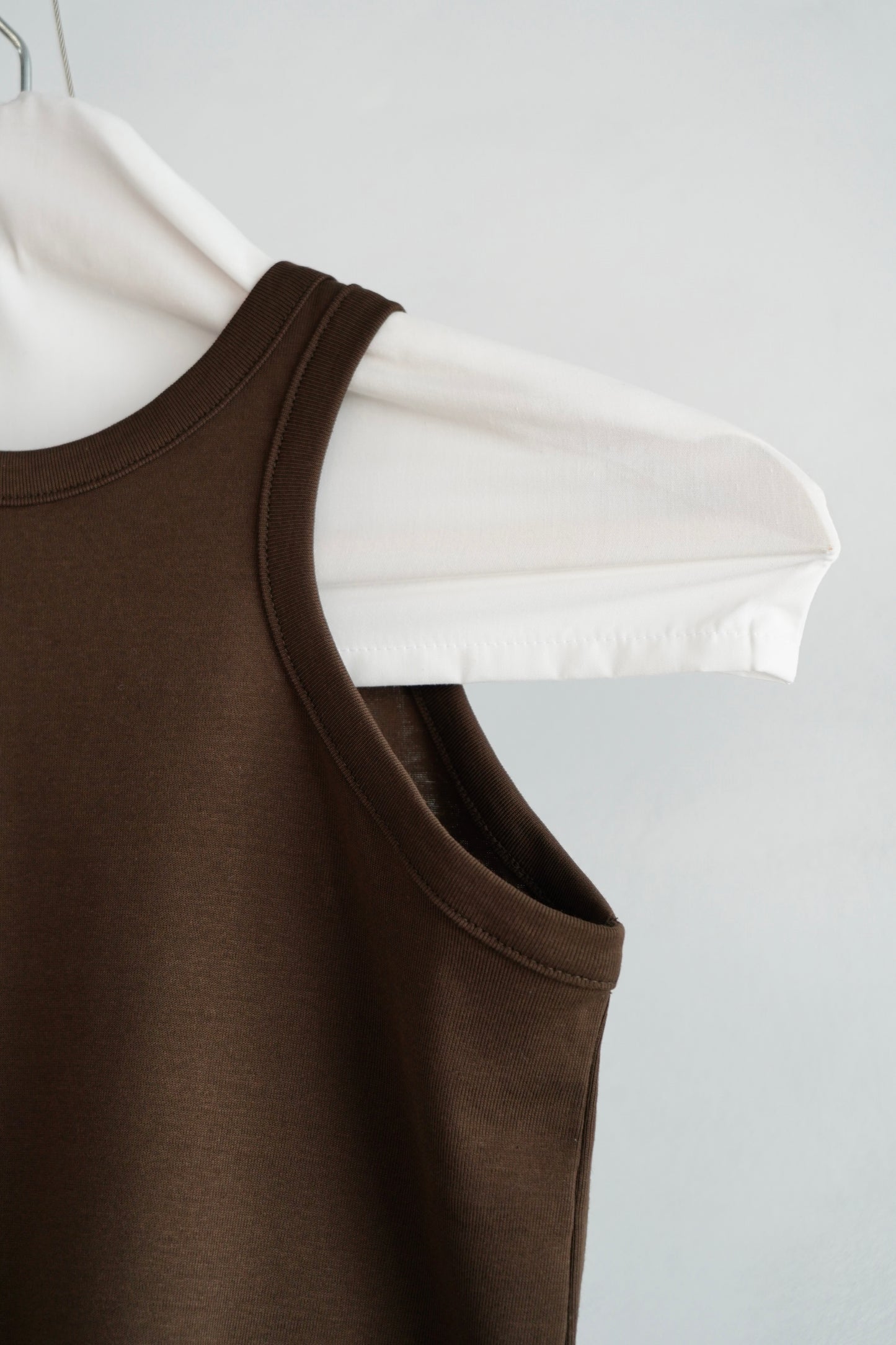 Sleek Tanktop / BROWN