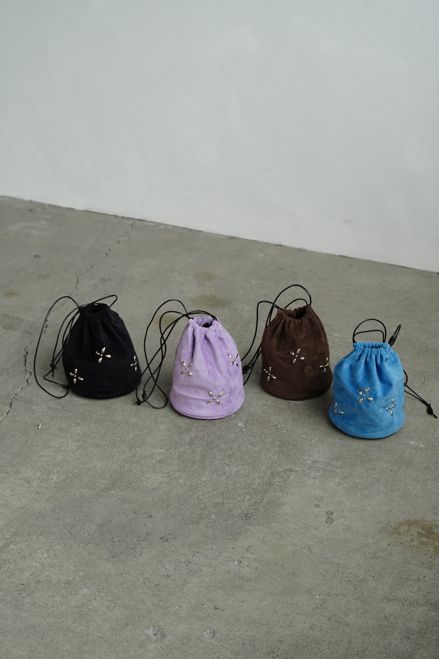 Suede Studs Bag / BLACK