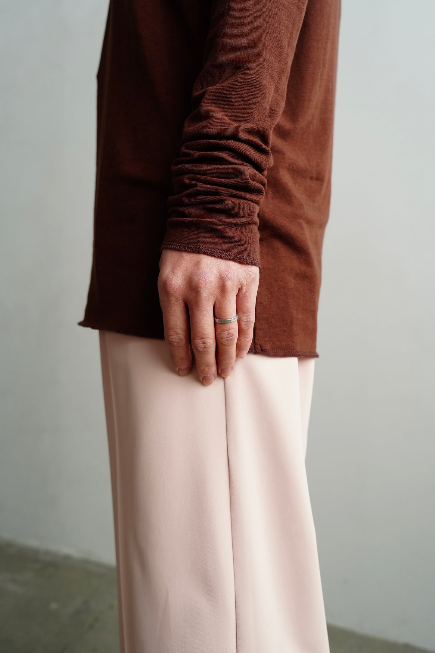 Powdery Crewneck Cutsew / BROWN