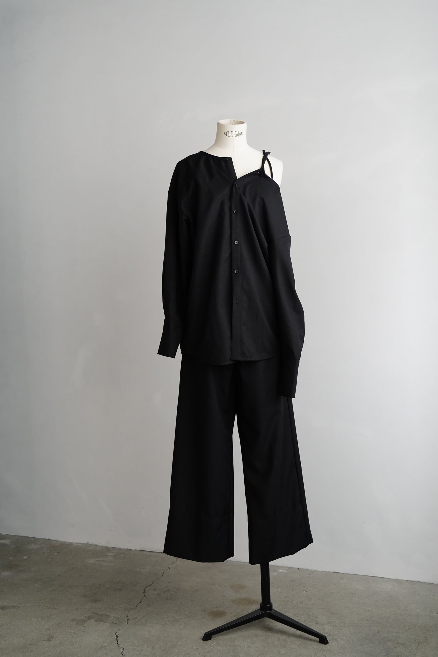 Nocollar Strap Shirts / BLACK -9月20−25日発送-