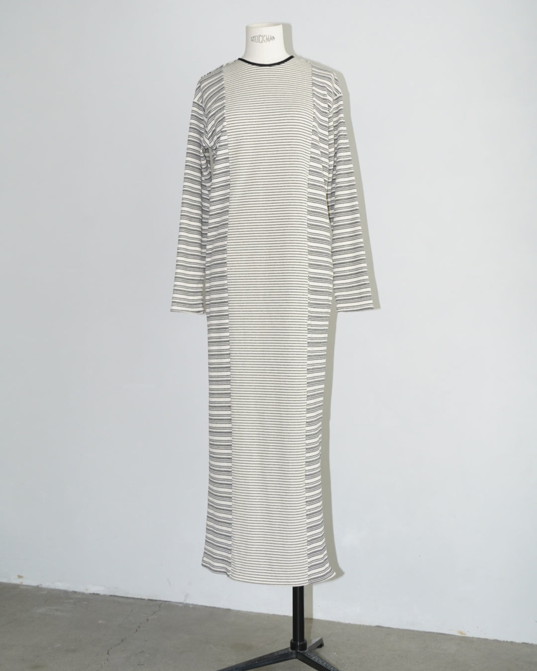 Switch Border Onepiece / OFFWHITE