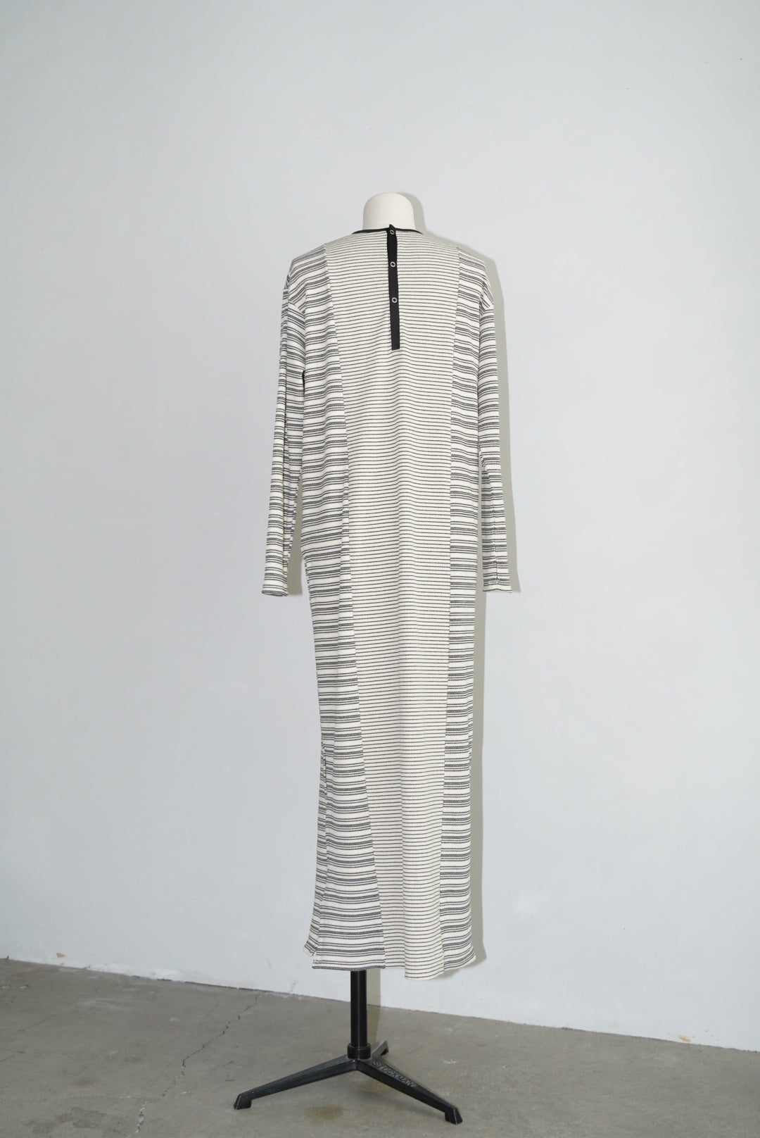 Switch Border Onepiece / OFFWHITE