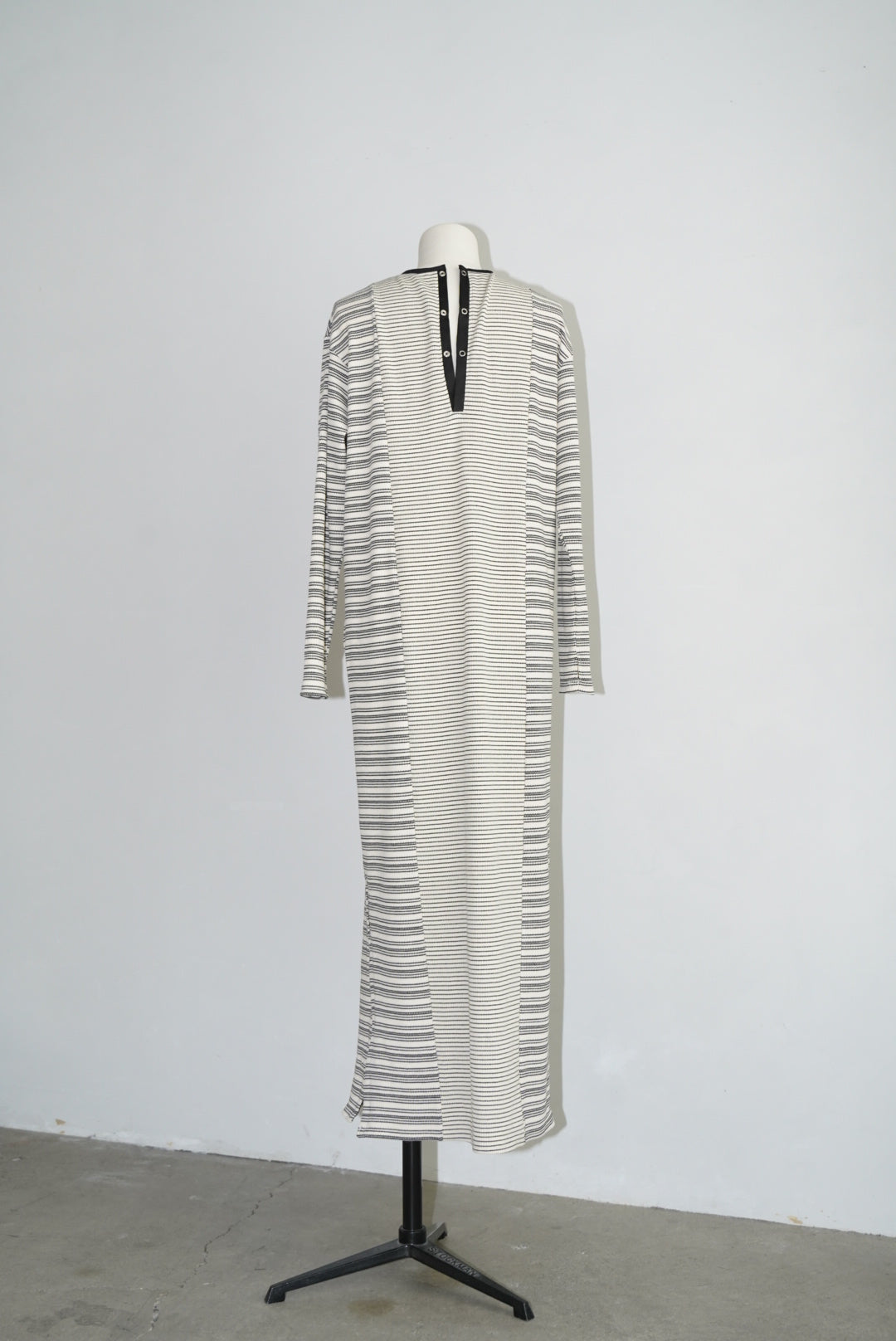 Switch Border Onepiece / OFFWHITE