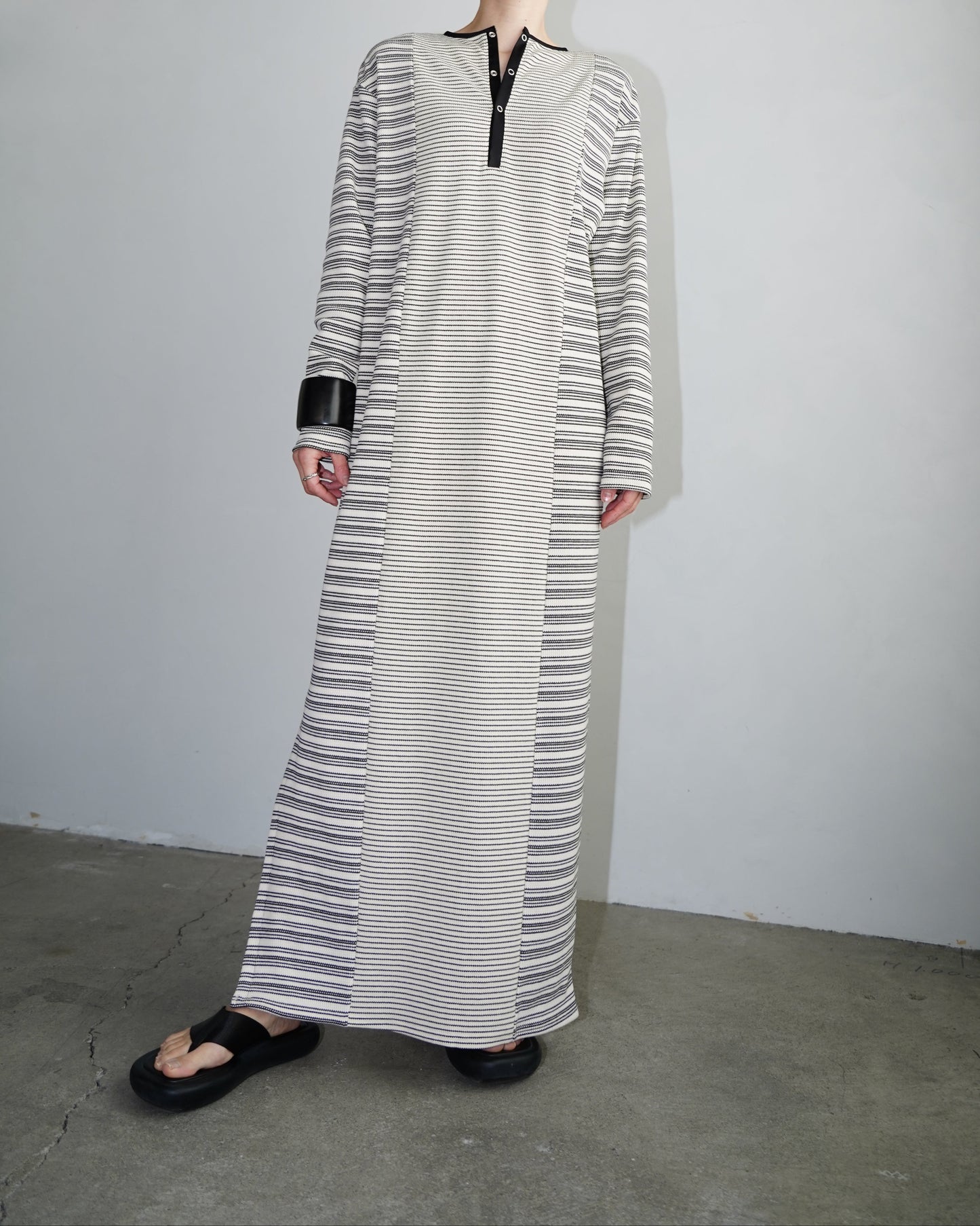 Switch Border Onepiece / OFFWHITE