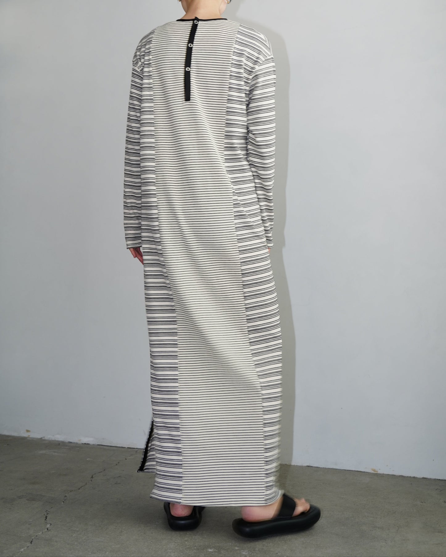 Switch Border Onepiece / OFFWHITE