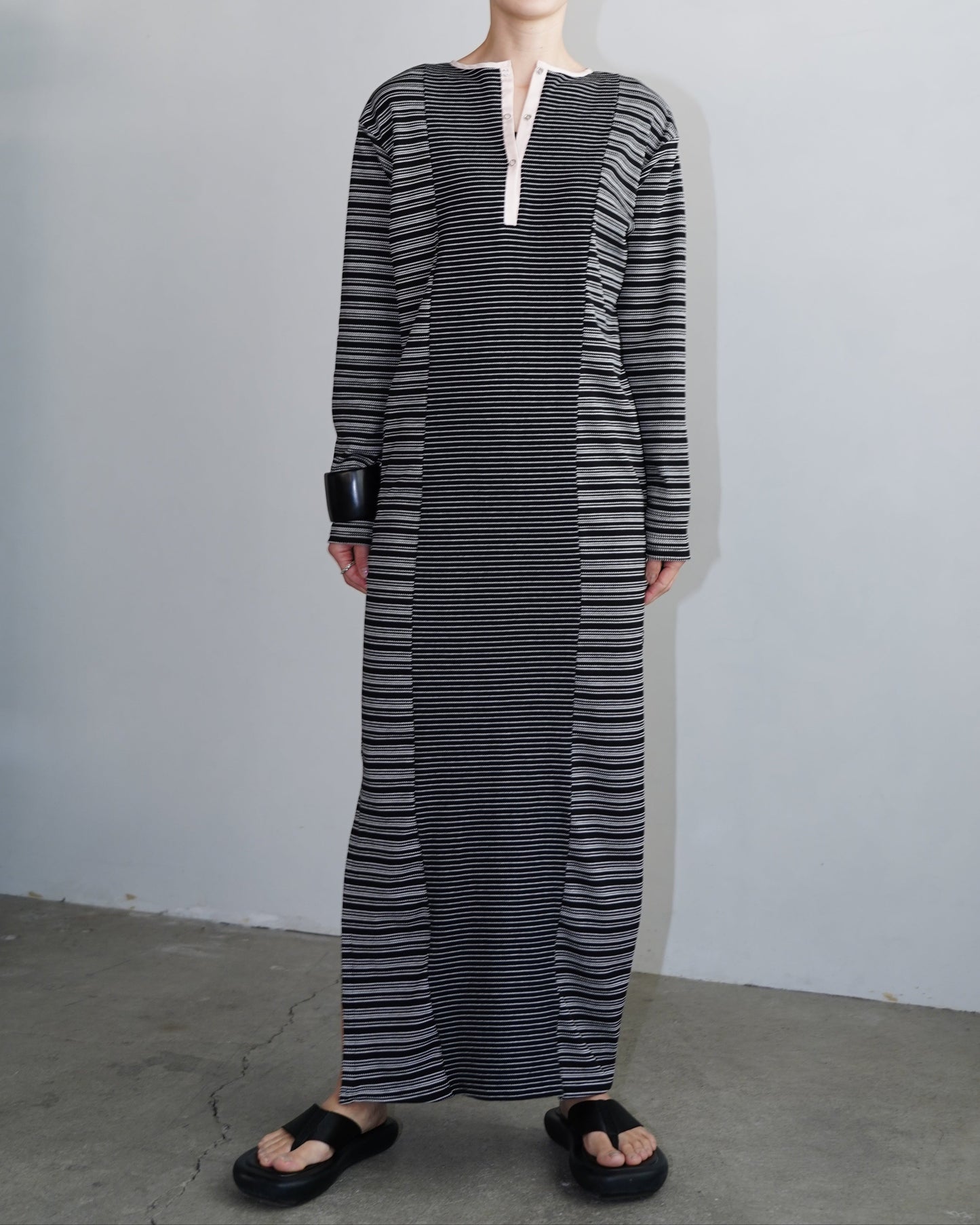 Switch Border Onepiece / BLACK