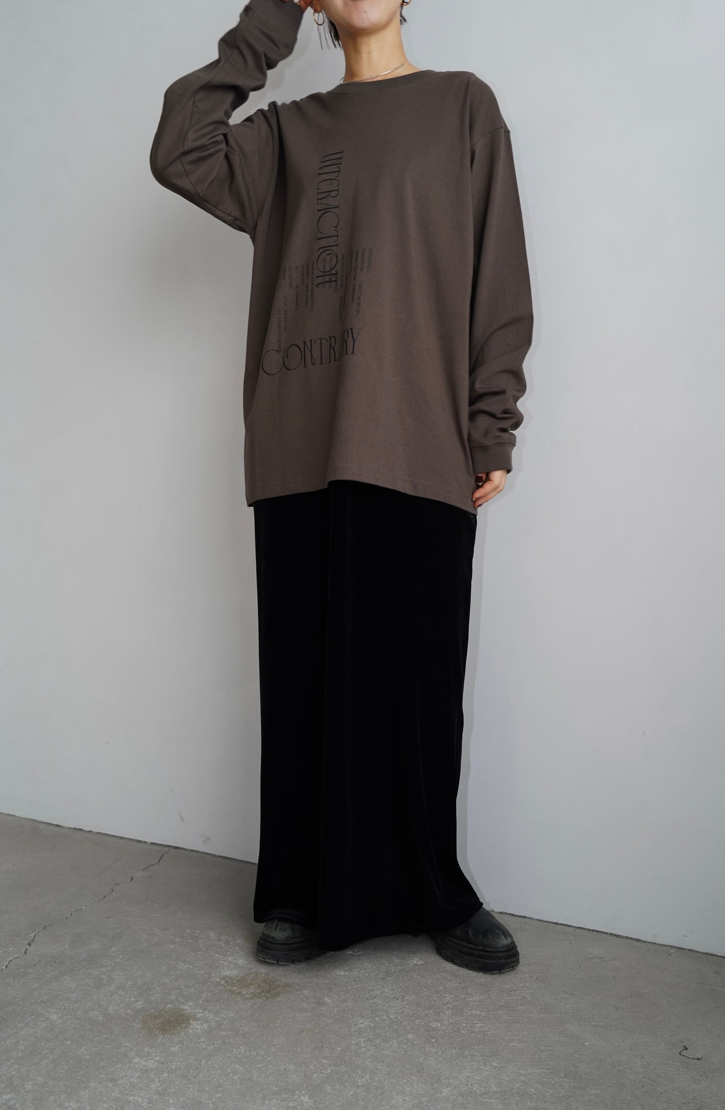 &her × Sayaka Maeda Tshirt / BROWN