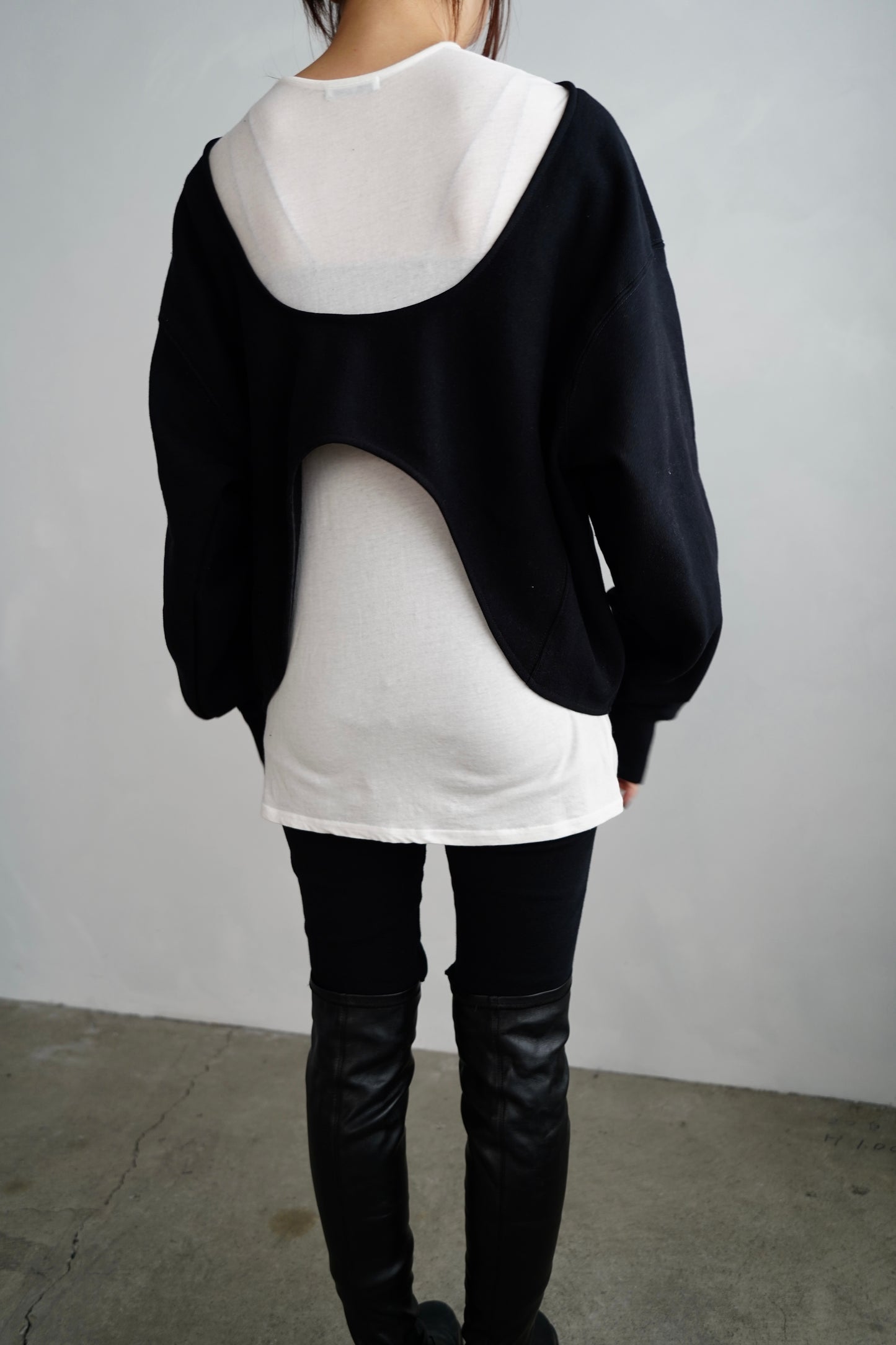 Round Sweat Pullover / BLACK -12月5日発送-