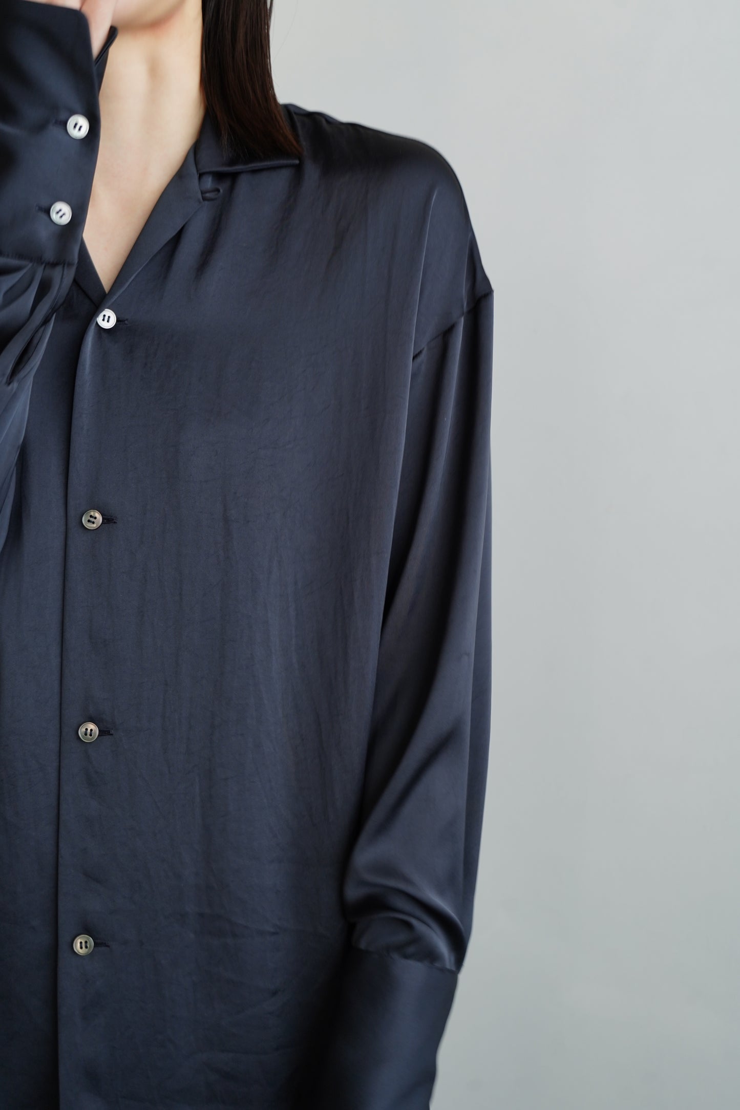 Open Collar Satin Shirts / NAVY -5月23-28日発送-
