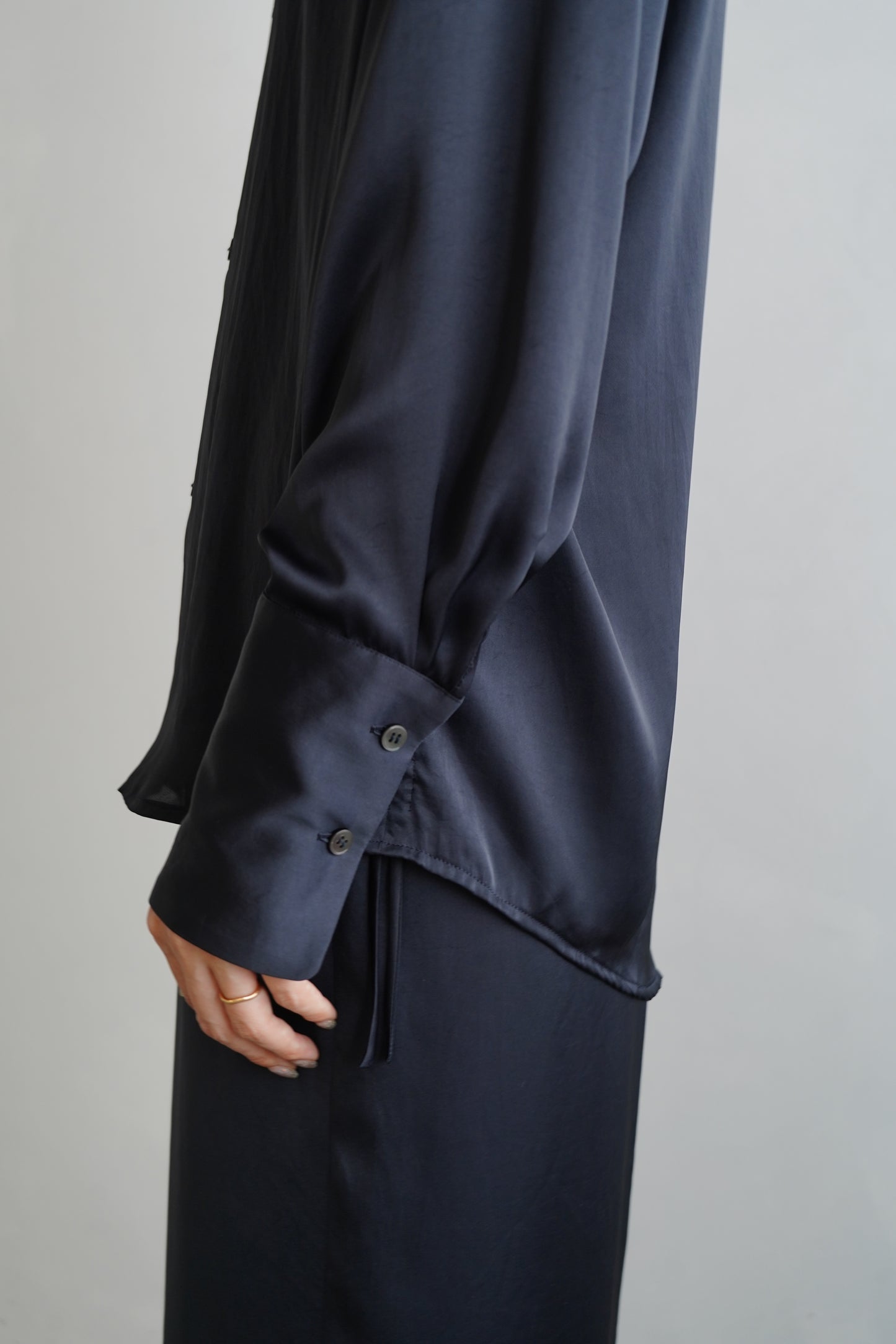 Open Collar Satin Shirts / NAVY -5月23-28日発送-