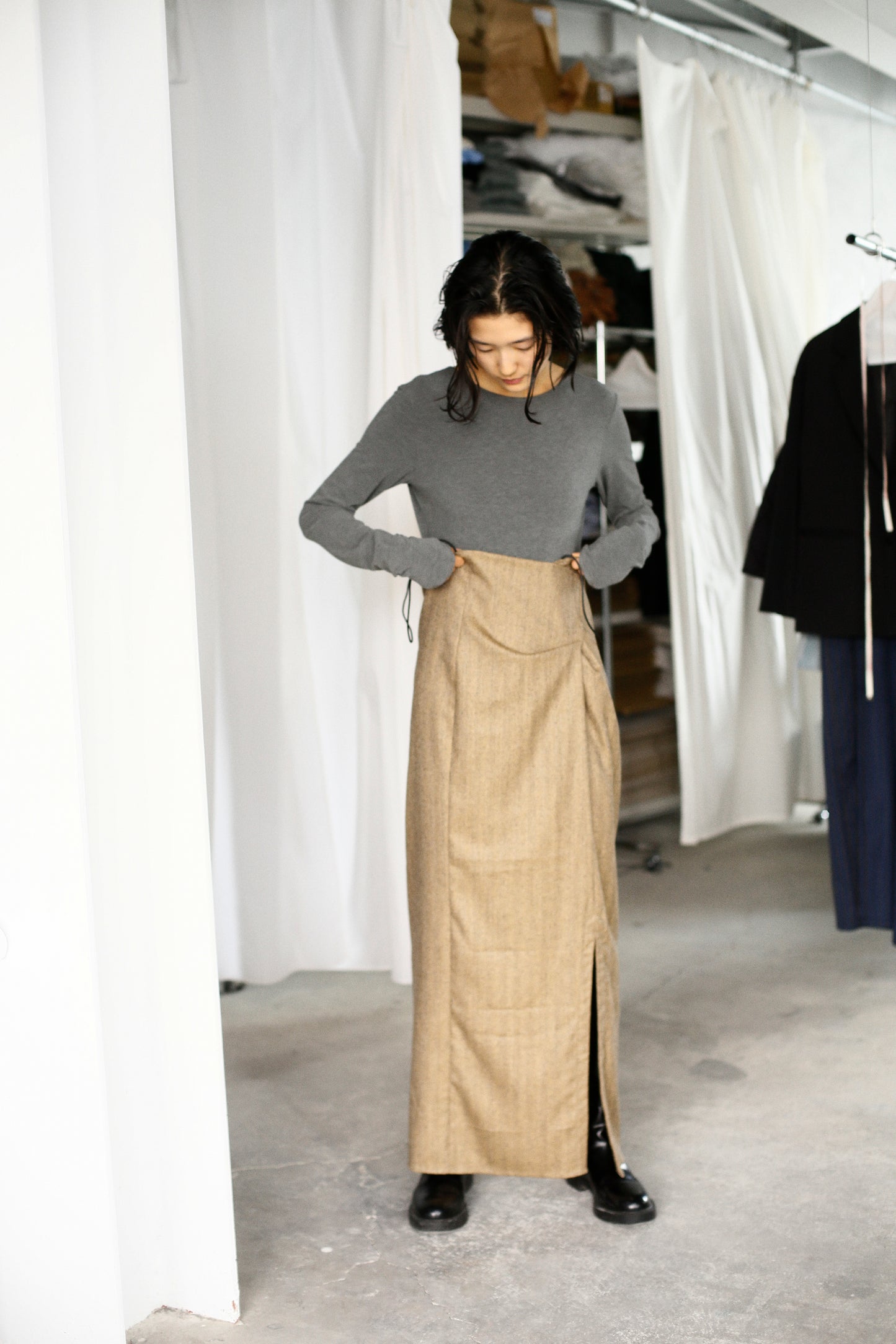 Herringbone Jump Skirt / BROWN