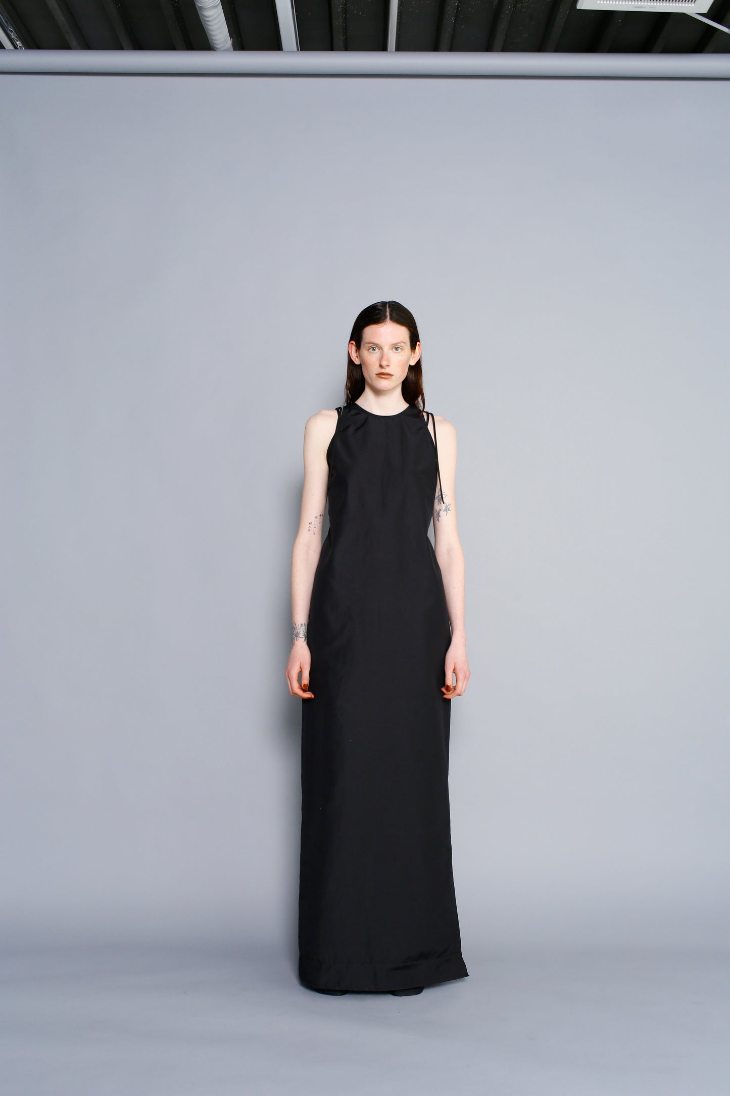 Backcut Dress / BLACK -5月25-31日発送-