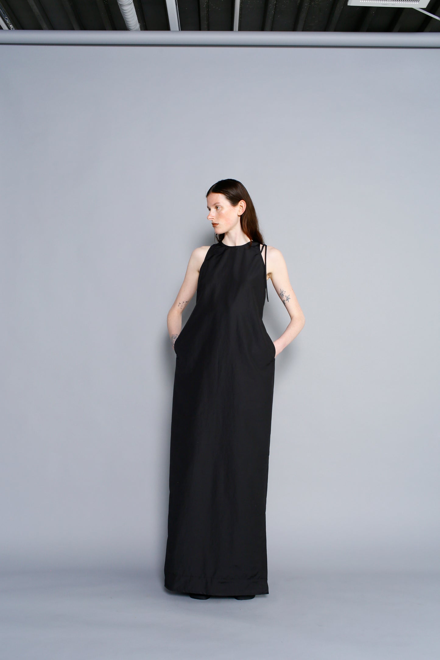Backcut Dress / BLACK -5月25-31日発送-