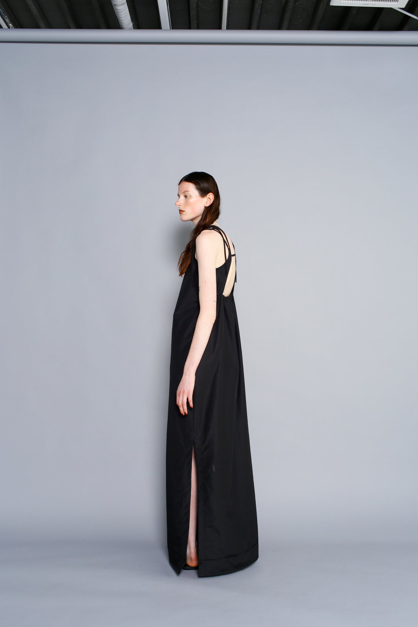 Backcut Dress / BLACK -5月25-31日発送-
