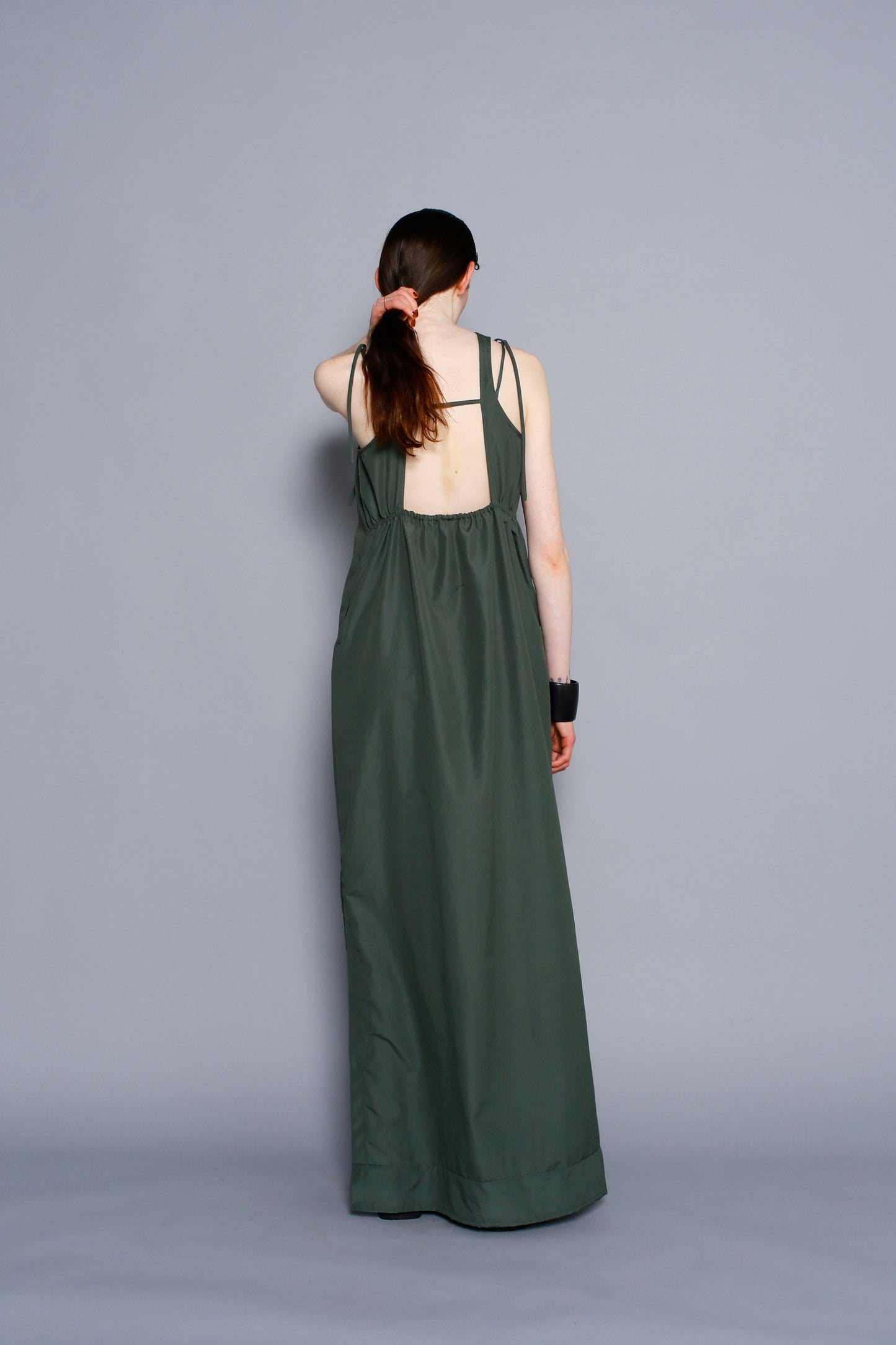 Backcut Dress / OLIVE -5月25-31日発送-