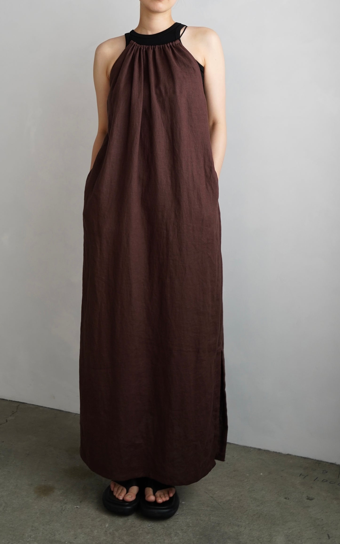 Linen Halter Dress / BROWN -7月10日発送-