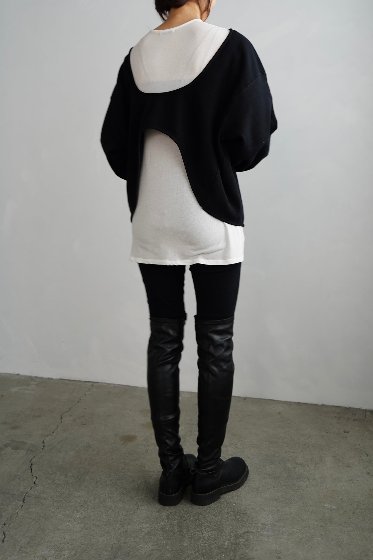 Round Sweat Pullover / BLACK -12月5日発送-