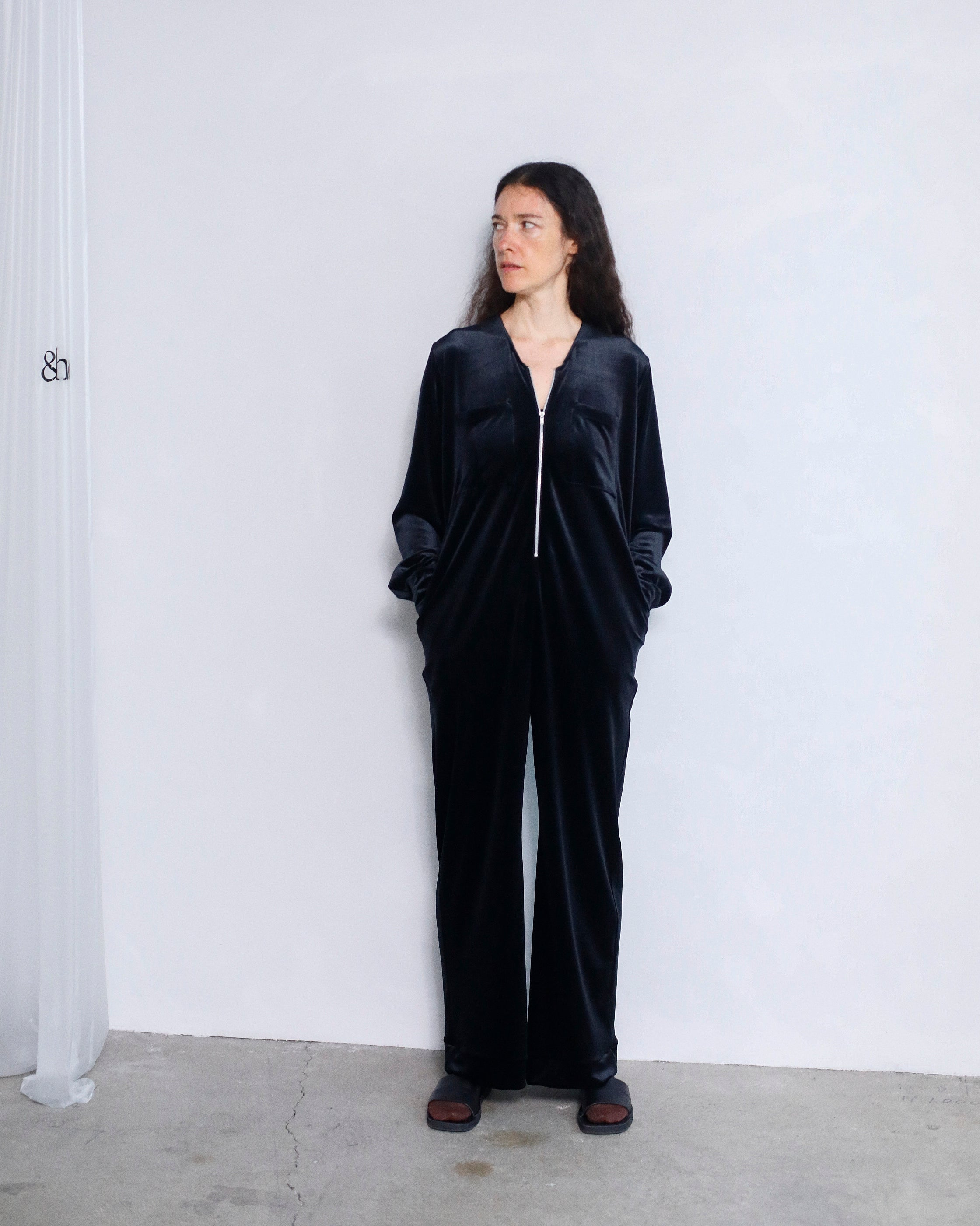 Velour All in one / BLACK – &her