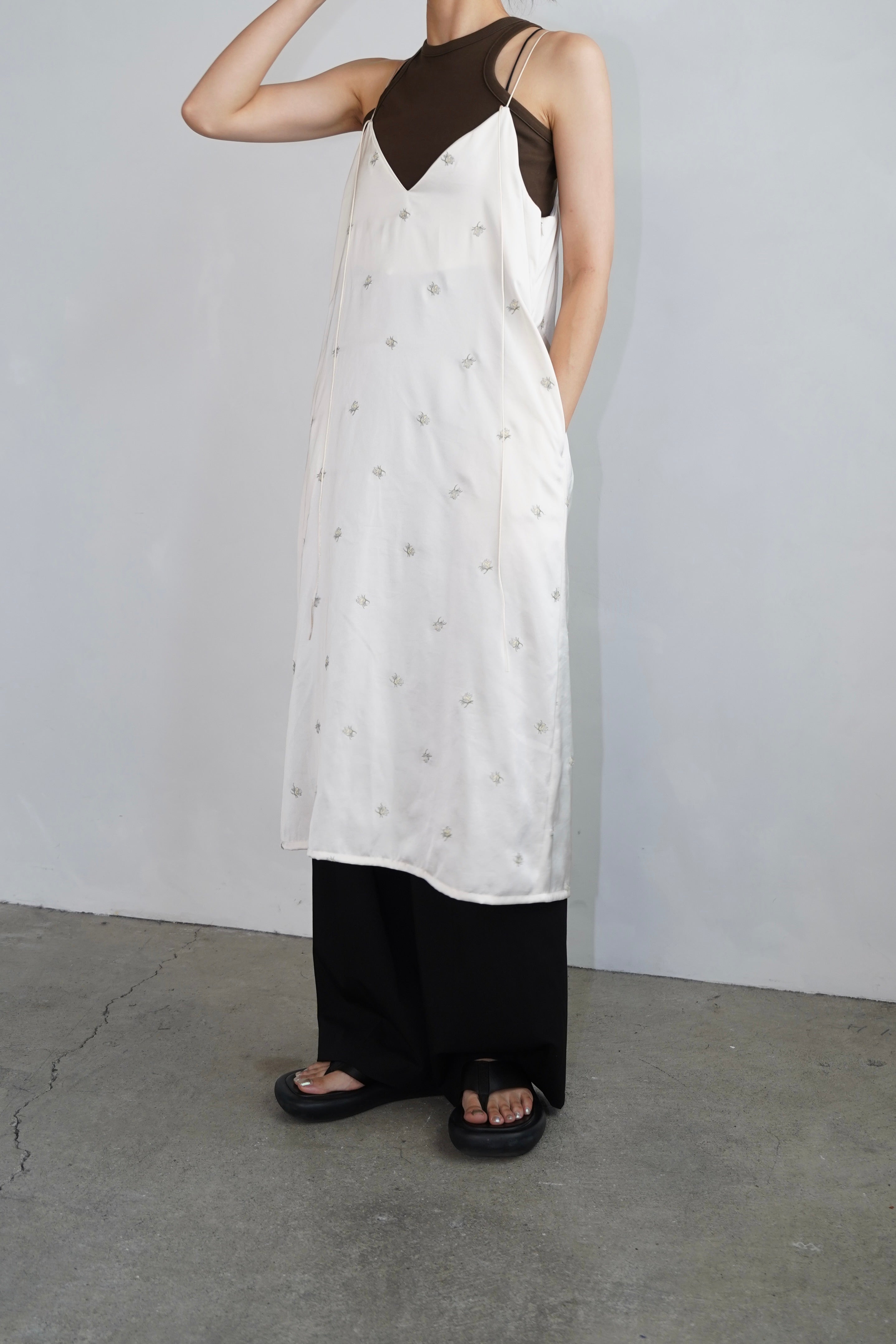 Stitch Flower Cami Dress / OFFWHITE -8月3-7日発送- – &her