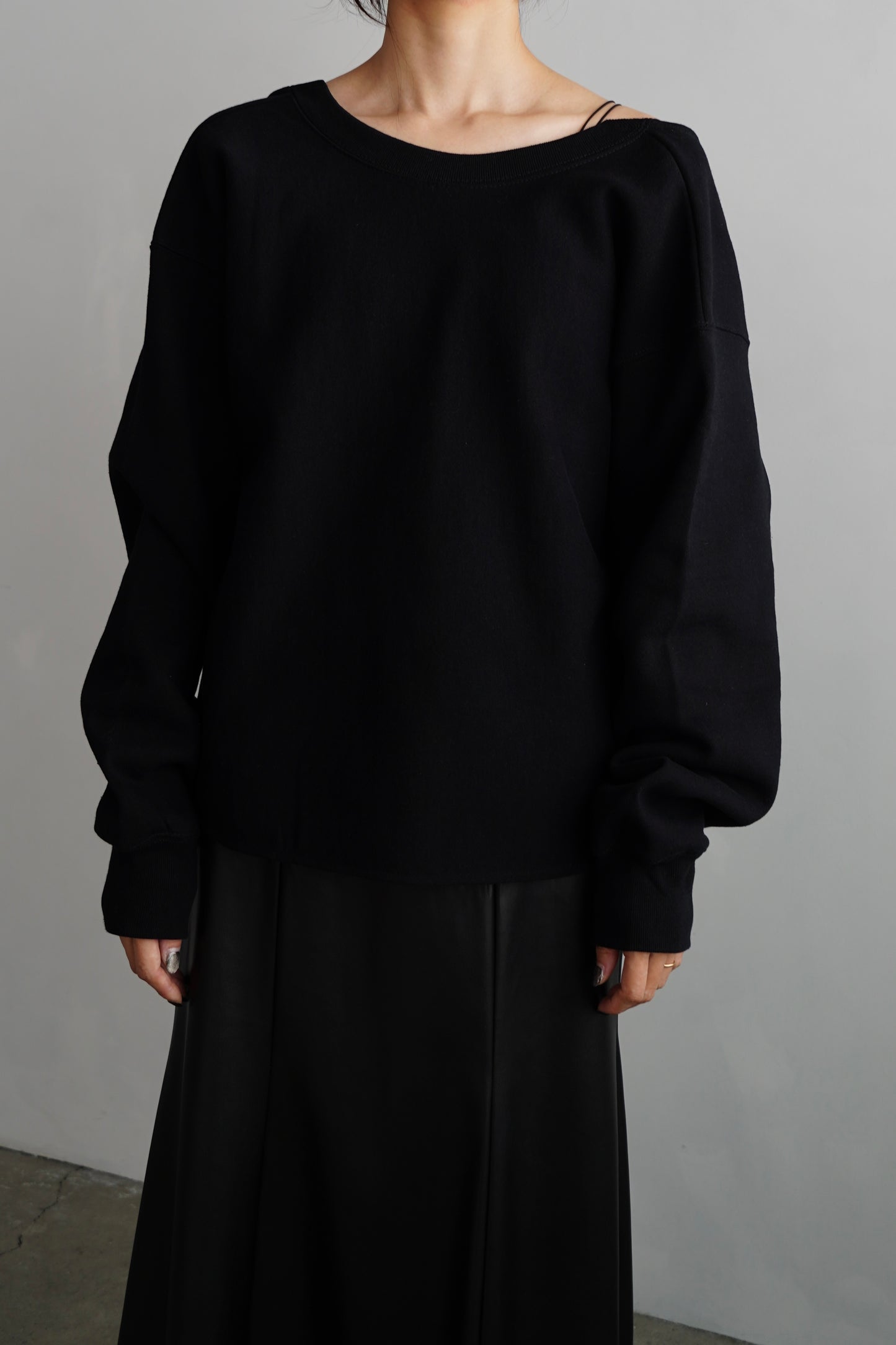 Round Sweat Pullover / BLACK -12月5日発送-