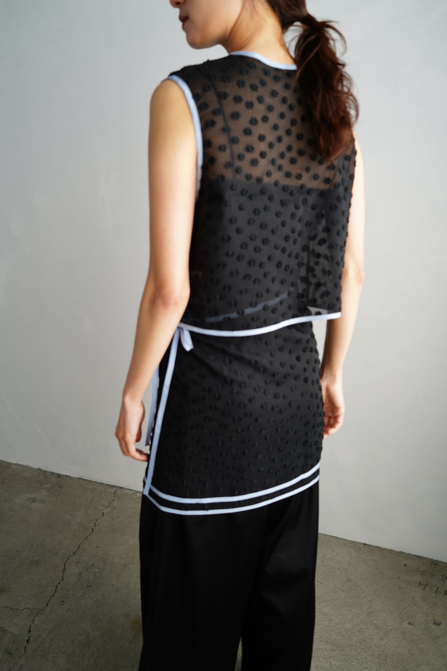 Cut  Lace Wrap Skirt / BLACK