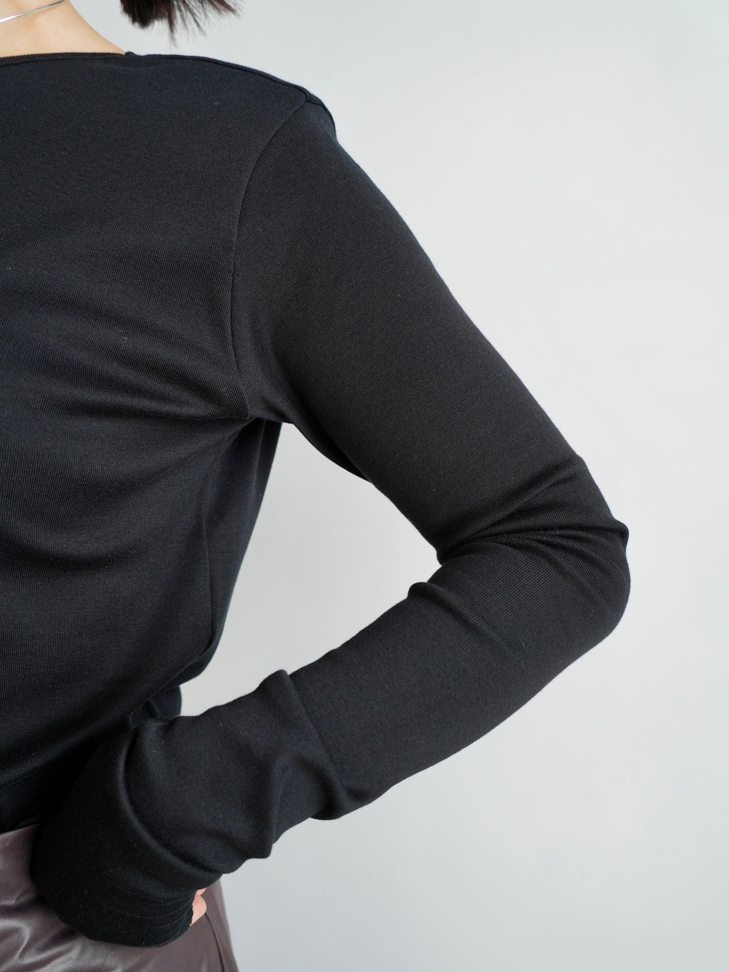 Deep V L/S Tops / BLACK -3日以内発送-