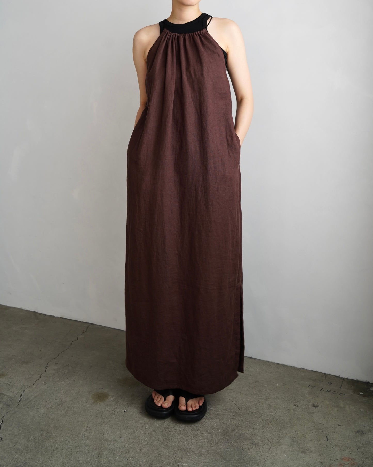 Linen Halter Dress / BROWN -7月10日発送-