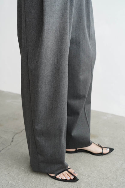Calm Tuck Pants / GRAY