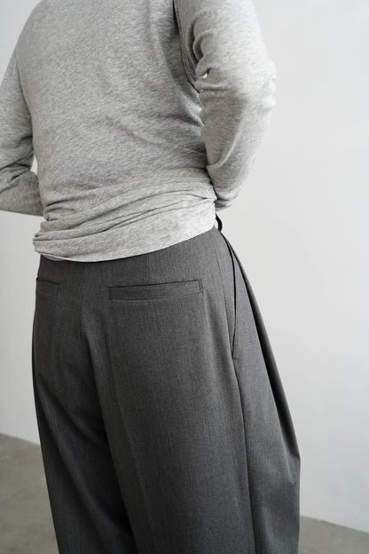 Calm Tuck Pants / GRAY