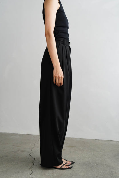 Calm Tuck Pants / BLACK