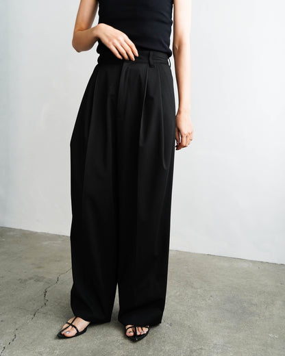 Calm Tuck Pants / BLACK