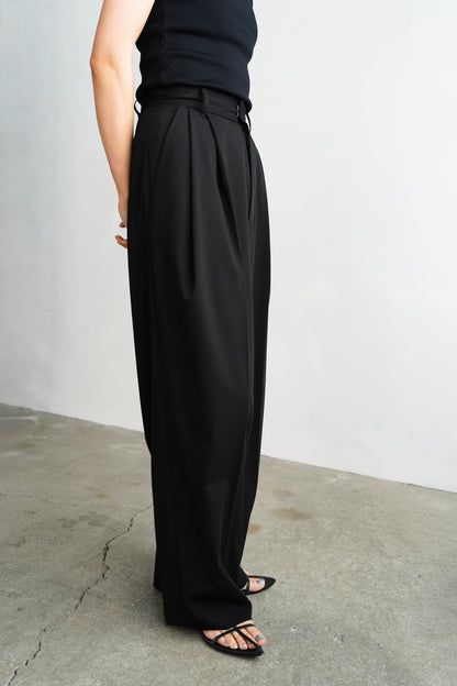 Calm Tuck Pants / BLACK