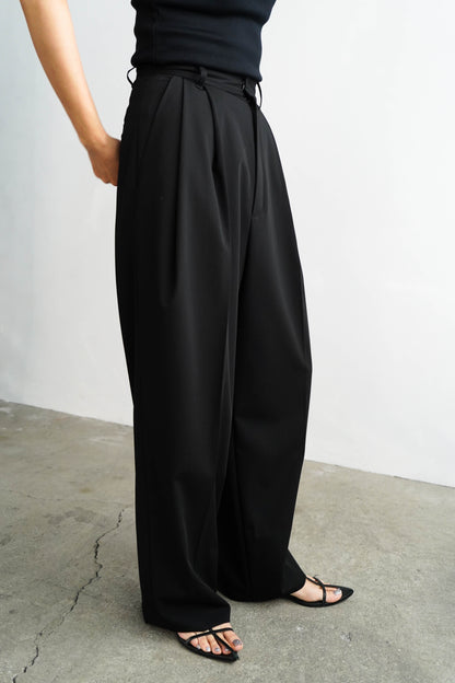 Calm Tuck Pants / BLACK