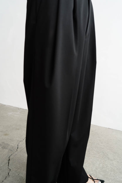 Calm Tuck Pants / BLACK