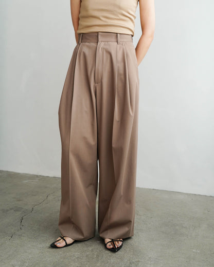 Calm Tuck Pants / BEIGE