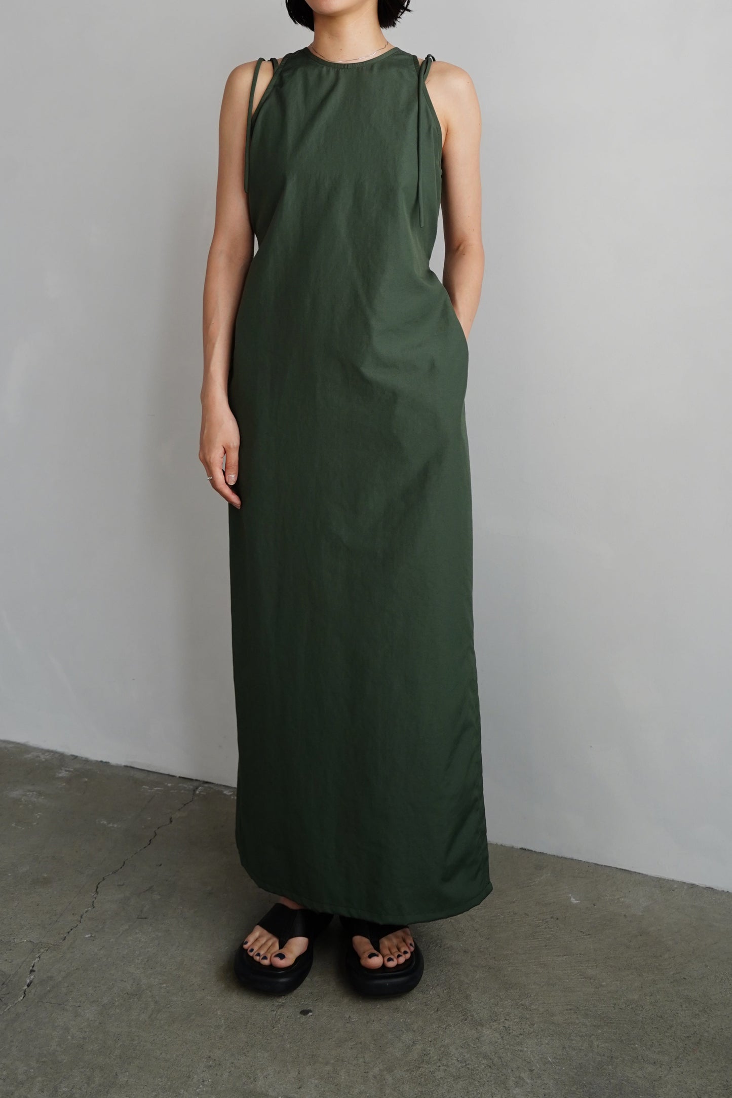 Backcut Dress / OLIVE -5月25-31日発送-