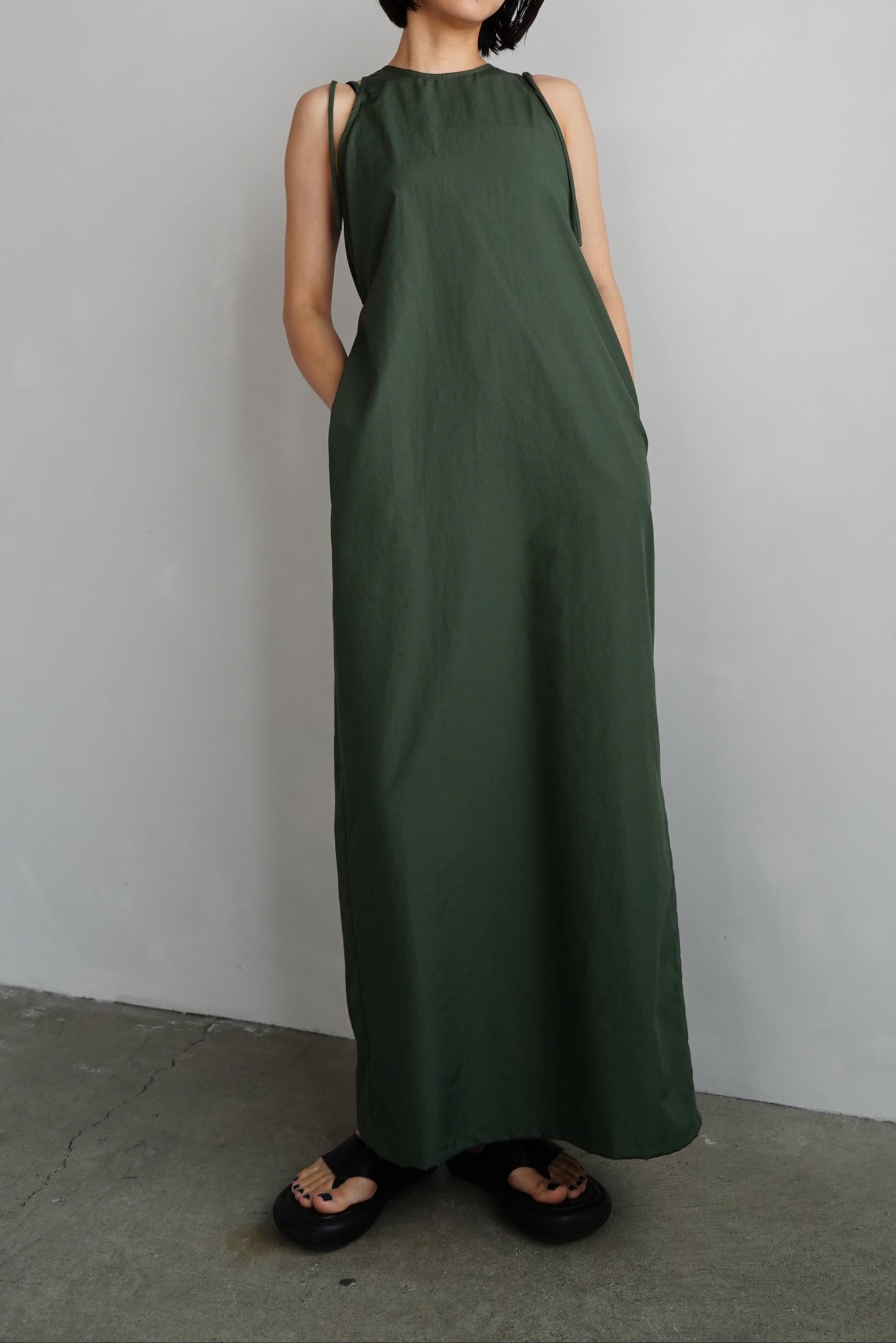 Backcut Dress / OLIVE -5月25-31日発送-