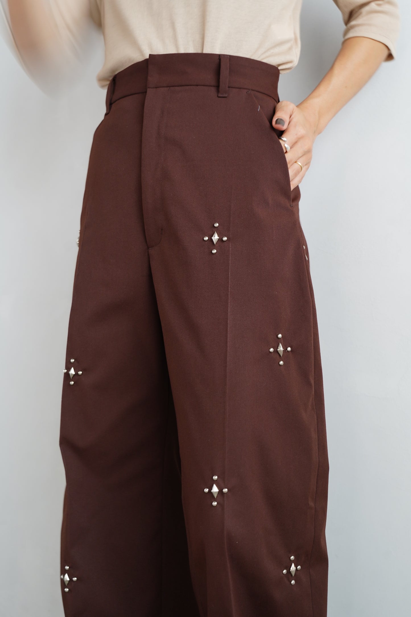 Studs Chino Pants / BROWN -9月30日発送-