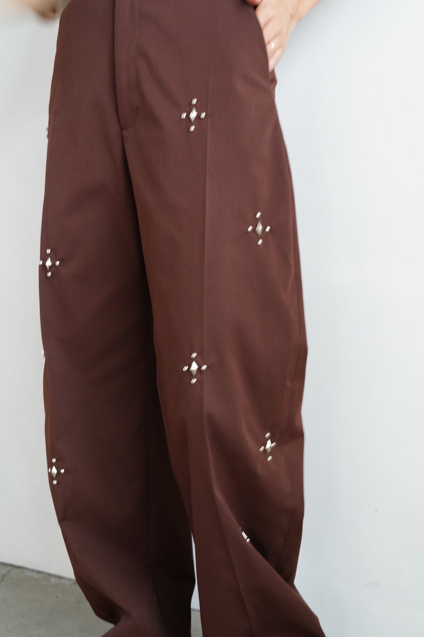 Studs Chino Pants / BROWN -9月30日発送-