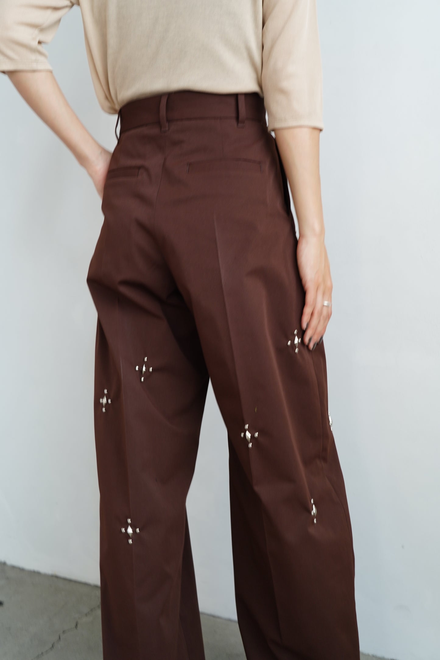Studs Chino Pants / BROWN -9月30日発送-