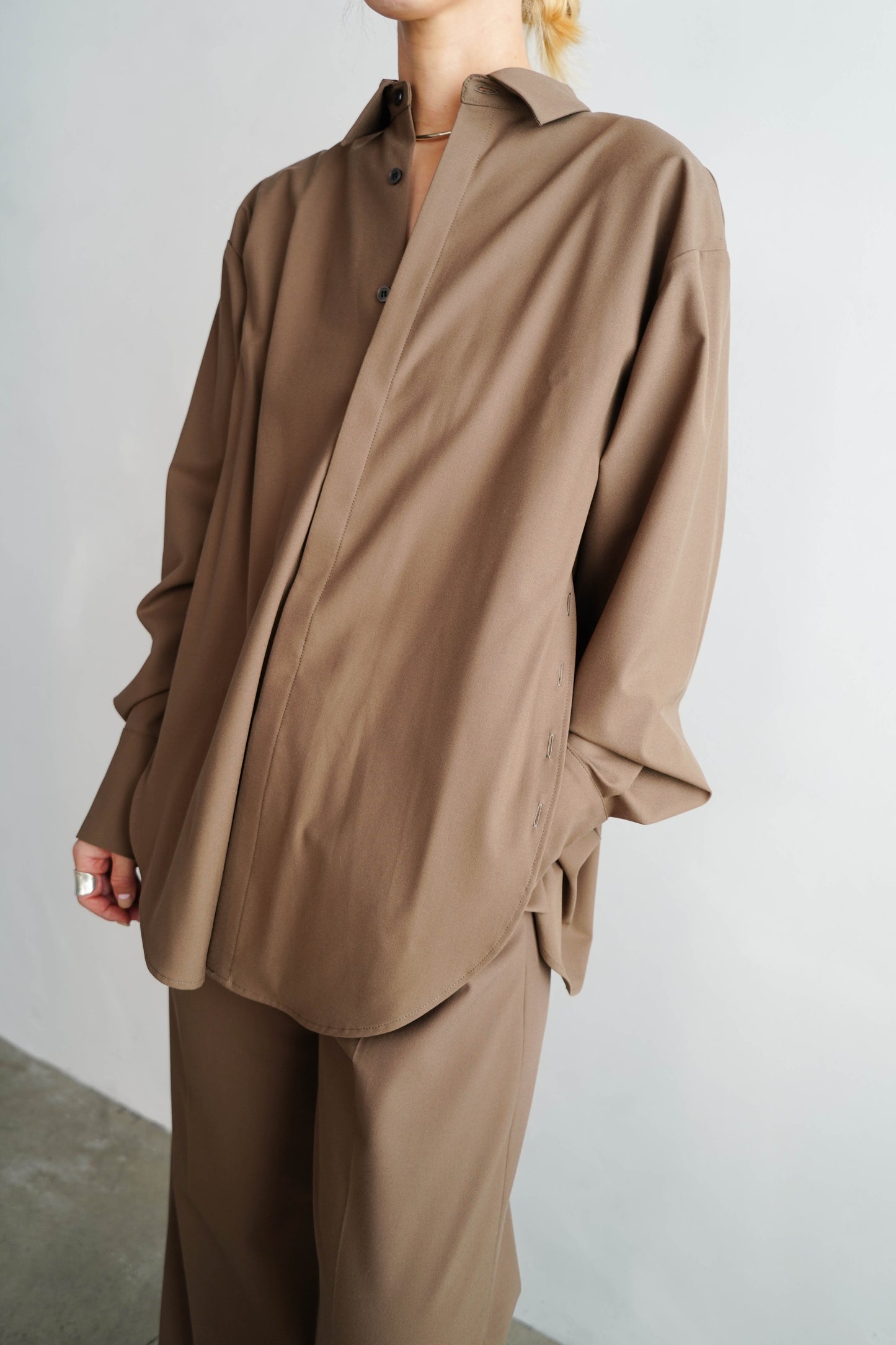 Side Button Shirts / BROWN