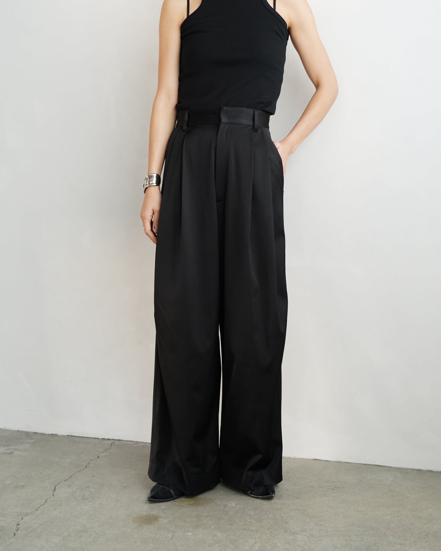 Satin Tuck Pants / BLACK/身長156cm以下の方限定